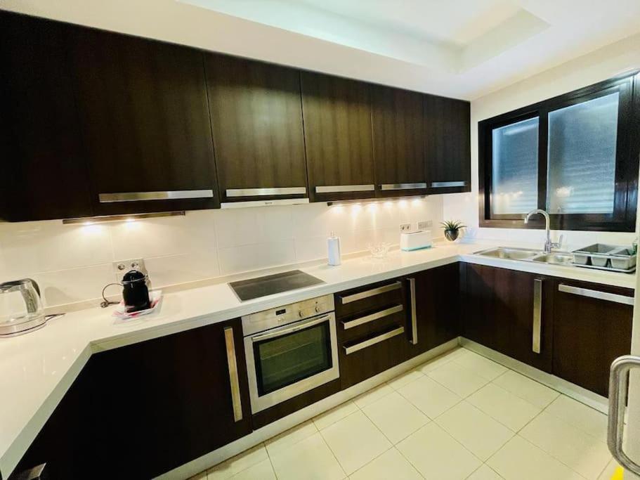 Sea Breeze Retreat - Golf Getaway Apartment