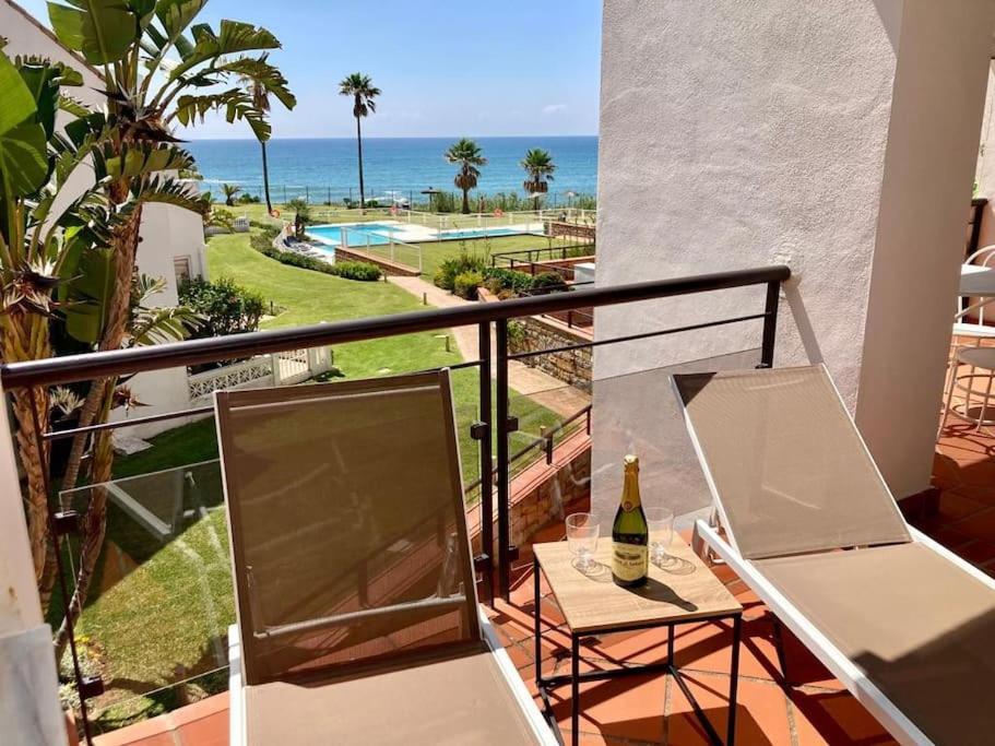 Sea Breeze Retreat - Golf Getaway Apartment Bahia de Casares