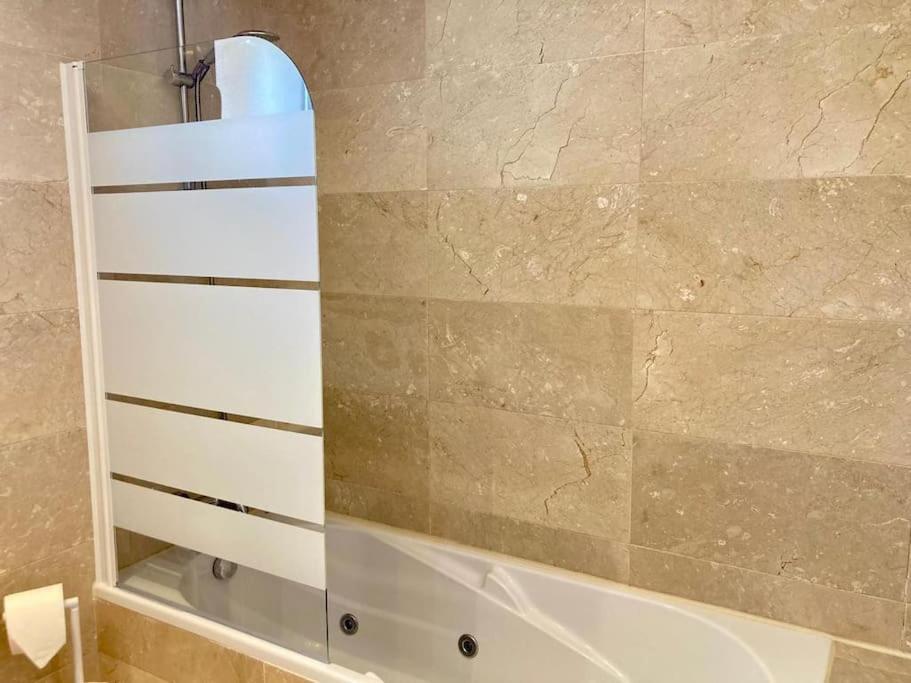 Apartament Sea Breeze Retreat - Golf Getaway