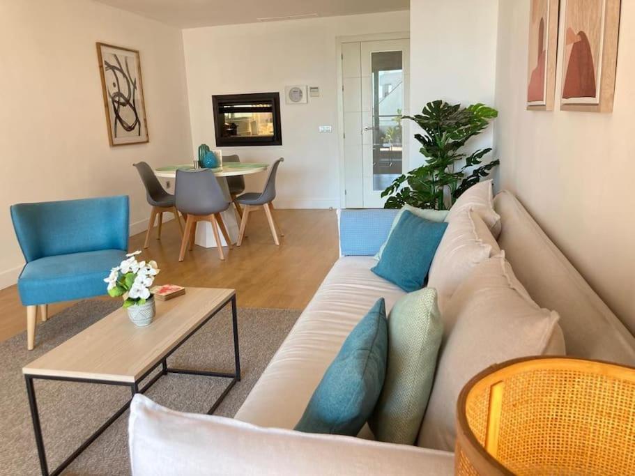 Sea Breeze Retreat - Golf Getaway Apartament